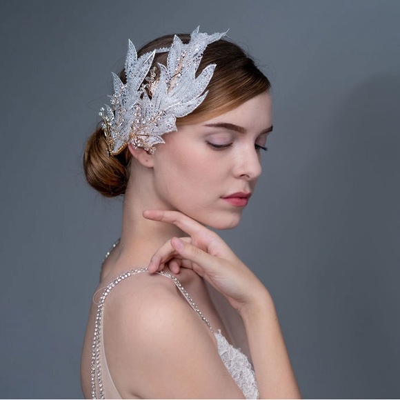 Feather-looking headpiece - Picture 4 of 4